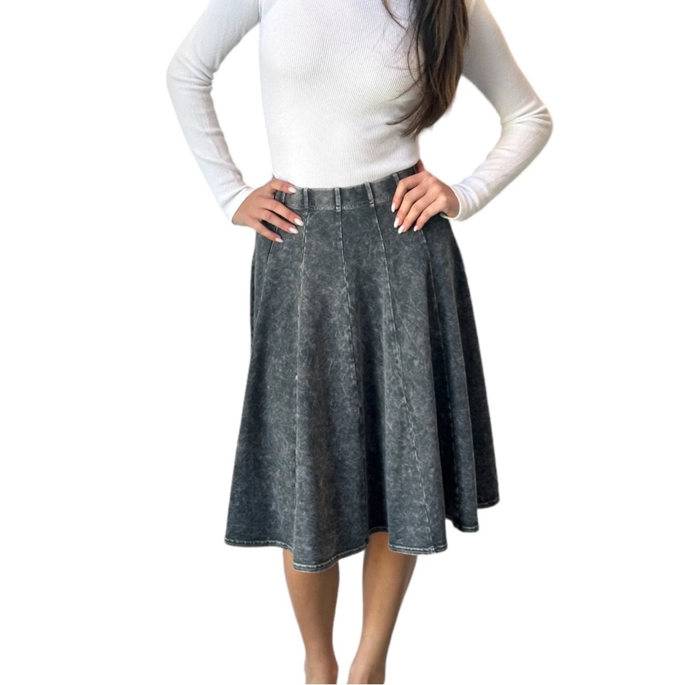 Hard tail panel skirt